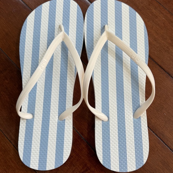 NWOT Gap Women's Blue & White Stripe Printed Flip Flop Sandals, size 9-10 - Picture 2 of 8